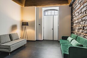 Leone Apartment with Garden