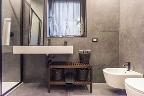 Leone Apartment with Garden