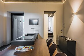 Leone Apartment with Garden