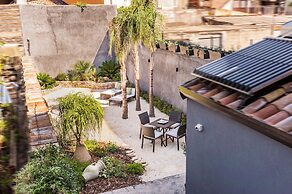 Leone Apartment with Garden