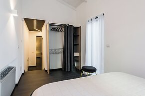 Leone Apartment with Garden