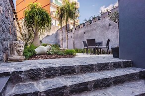 Leone Apartment with Garden