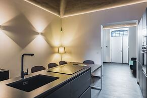 Leone Apartment with Garden