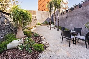 Leone Apartment with Garden