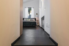 Leone Apartment with Garden