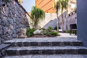 Leone Apartment with Garden