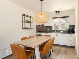 Beautiful Bungalow in a Car-free Park