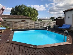 Private Bedroom in a Guesthouse in Saint-emilion