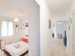 Private Bedroom in a Guesthouse in Saint-emilion