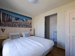 Villa With Sauna and Rowing Boat, Beach at 400 m