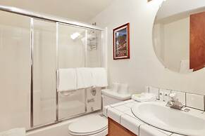 Mountain Retreat BY THE Creek #2467