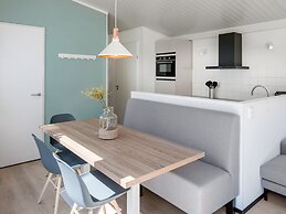 Comfortable Lodge in a Holiday Park