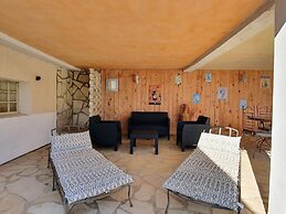 Majestic Villa in Homps With Private Pool