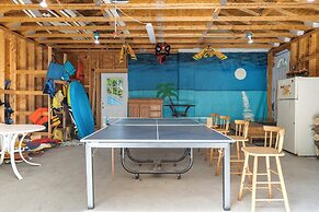 Waterfront w/ Kayak's, Sup's and Ping Pong Table!