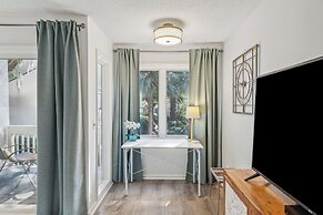 Vitamin Sea Retreat A Dream! Highly Walkable!