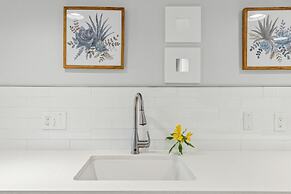 Vitamin Sea Retreat A Dream! Highly Walkable!