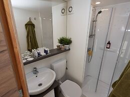Nice Tentlodge With Veranda, 2km From the Efteling