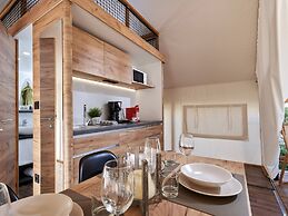 Nice Tentlodge With Veranda, 2km From the Efteling