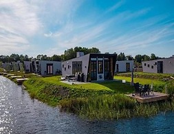 Waterfront Chalet for 6 in Kampen