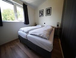 Waterfront Chalet for 6 in Kampen