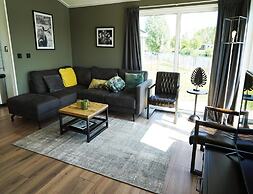 Waterfront Chalet for 6 in Kampen