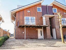 Waterside Escape With Easy Access