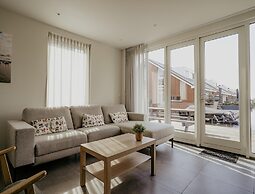 Waterside Escape With Easy Access