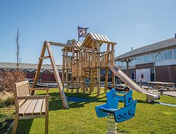 Waterside Escape With Easy Access