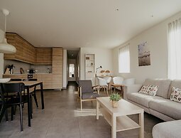 Waterside Escape With Easy Access