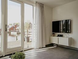 Waterside Escape With Easy Access