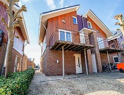 Waterside Escape With Easy Access