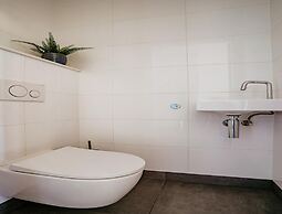 Waterside Escape With Easy Access