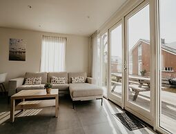 Waterside Escape With Easy Access