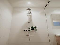 Waterside Escape With Easy Access