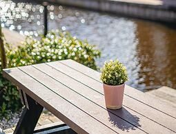 Waterside Escape With Easy Access