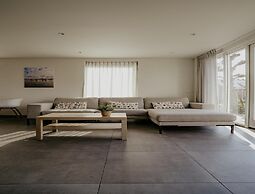 Waterside Escape With Easy Access