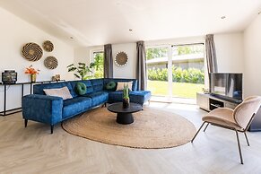 Chalet by Pond in Holiday Park