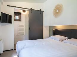 Nice Chalet With air Conditioning, in a Holiday Park at 12 km. From Ei