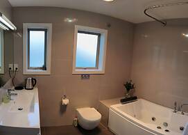 Birdsong Hideaway two-bedroom suite in Browns Bay