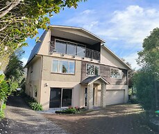 Birdsong Hideaway two-bedroom suite in Browns Bay
