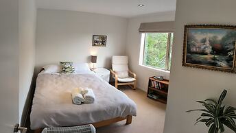 Birdsong Hideaway two-bedroom suite in Browns Bay