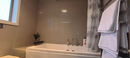 Birdsong Hideaway two-bedroom suite in Browns Bay