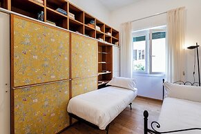 Light Apartment in Albaro