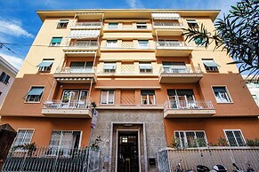 Light Apartment in Albaro