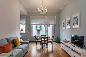 Light Apartment in Albaro