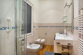 Light Apartment in Albaro