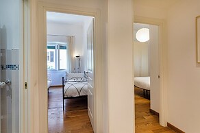 Light Apartment in Albaro