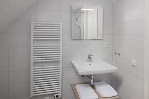 Villa by Lake Veere With Modern Amenities