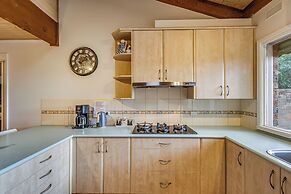 StayAU Stunning Villa near Wildlife Park