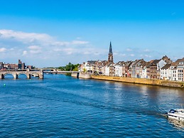 Nice Chalet With Terrace, 9 km From Maastricht